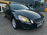 Volvo V60 Kombi Momentum - 8fach,AHK,Sitzhei,RückCAM, - gebrauchte Volvo V60 aus dem Jahr 2011