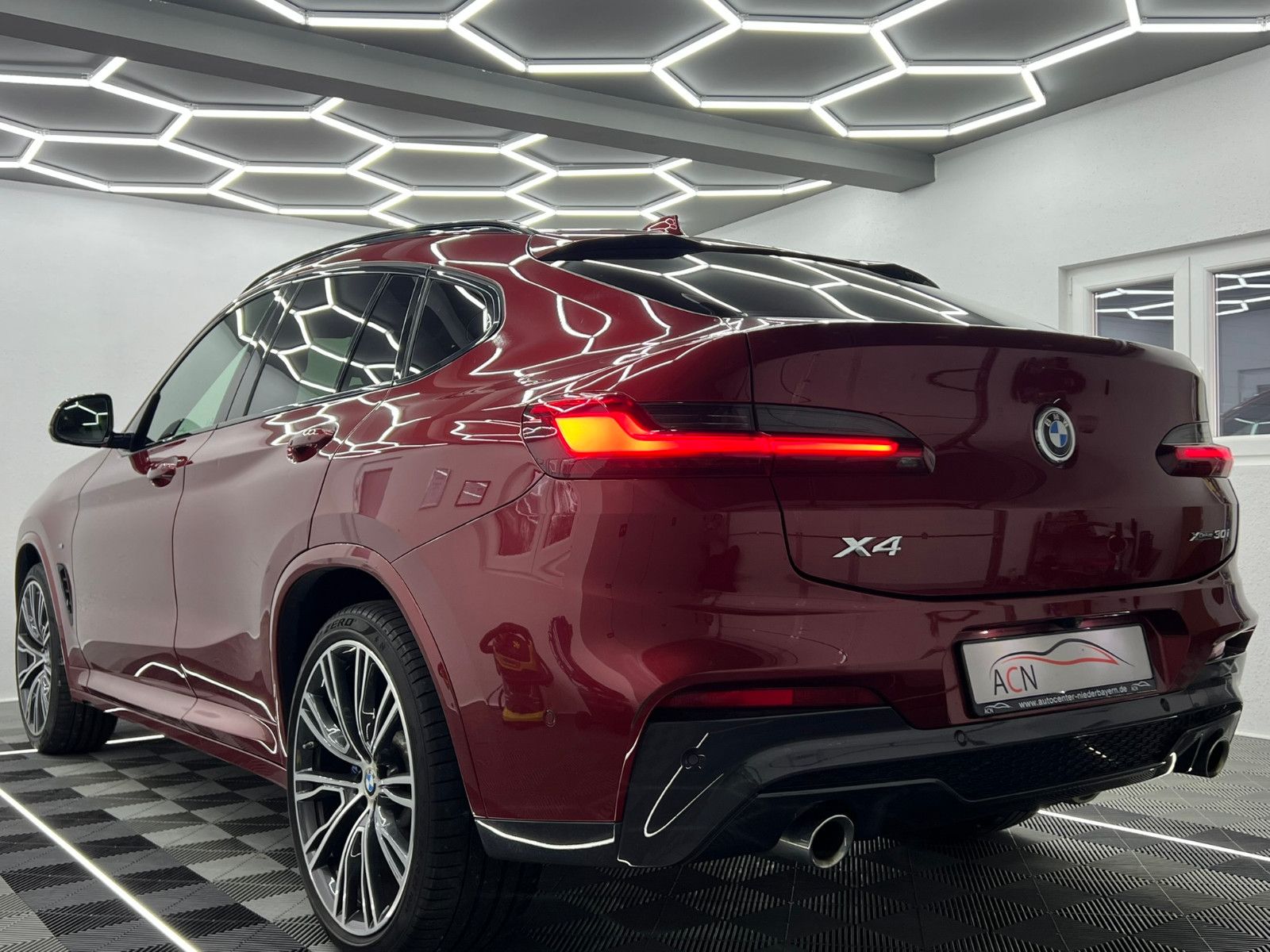 Fahrzeugabbildung BMW X4 xDrive 30 i M SPORT/AHK/ACC/LED/H&K/PANO/STHZ