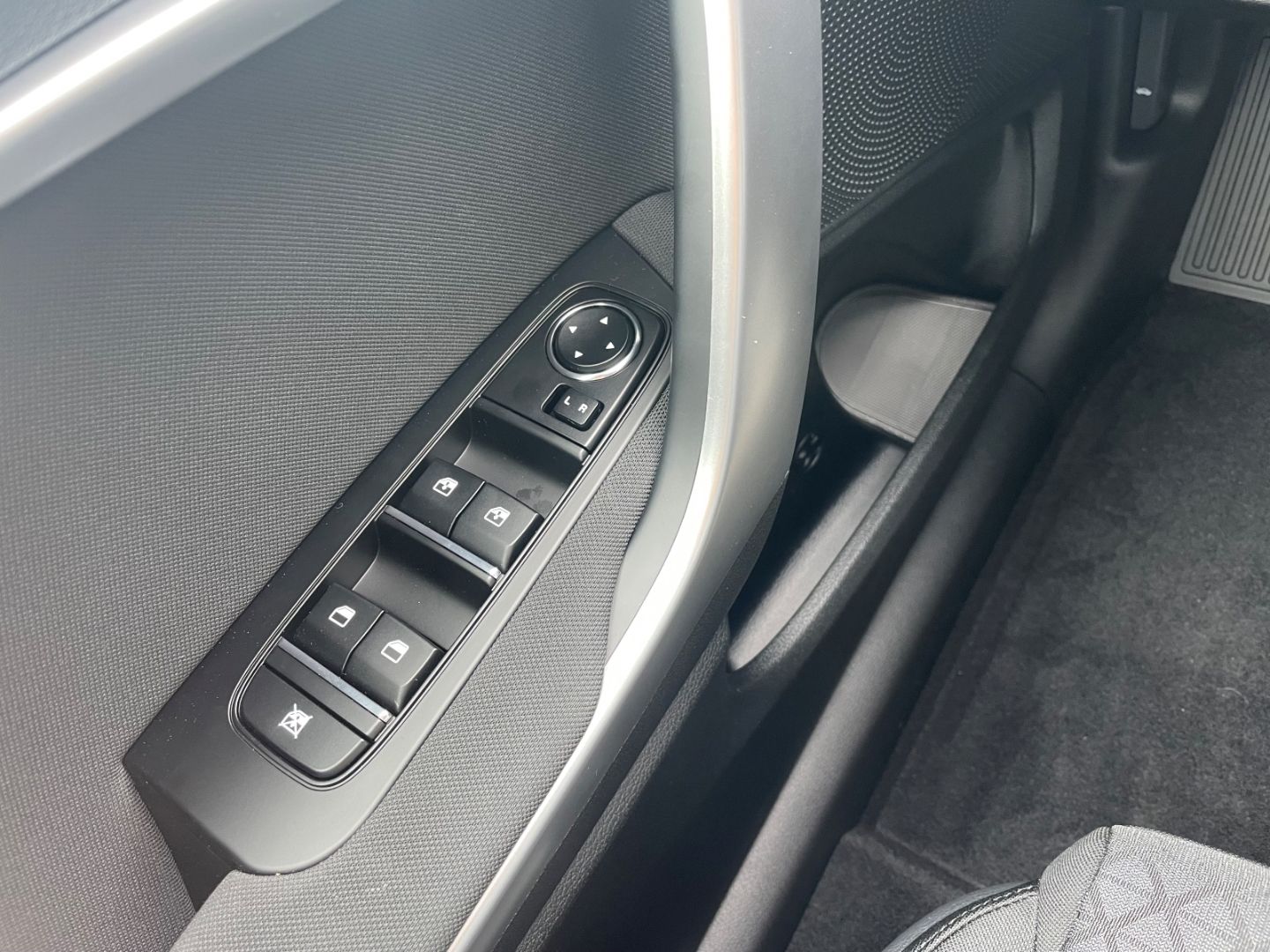 Fahrzeugabbildung Kia Ceed_sw Kamera Verkehrszeichenerk SpurhalteAss