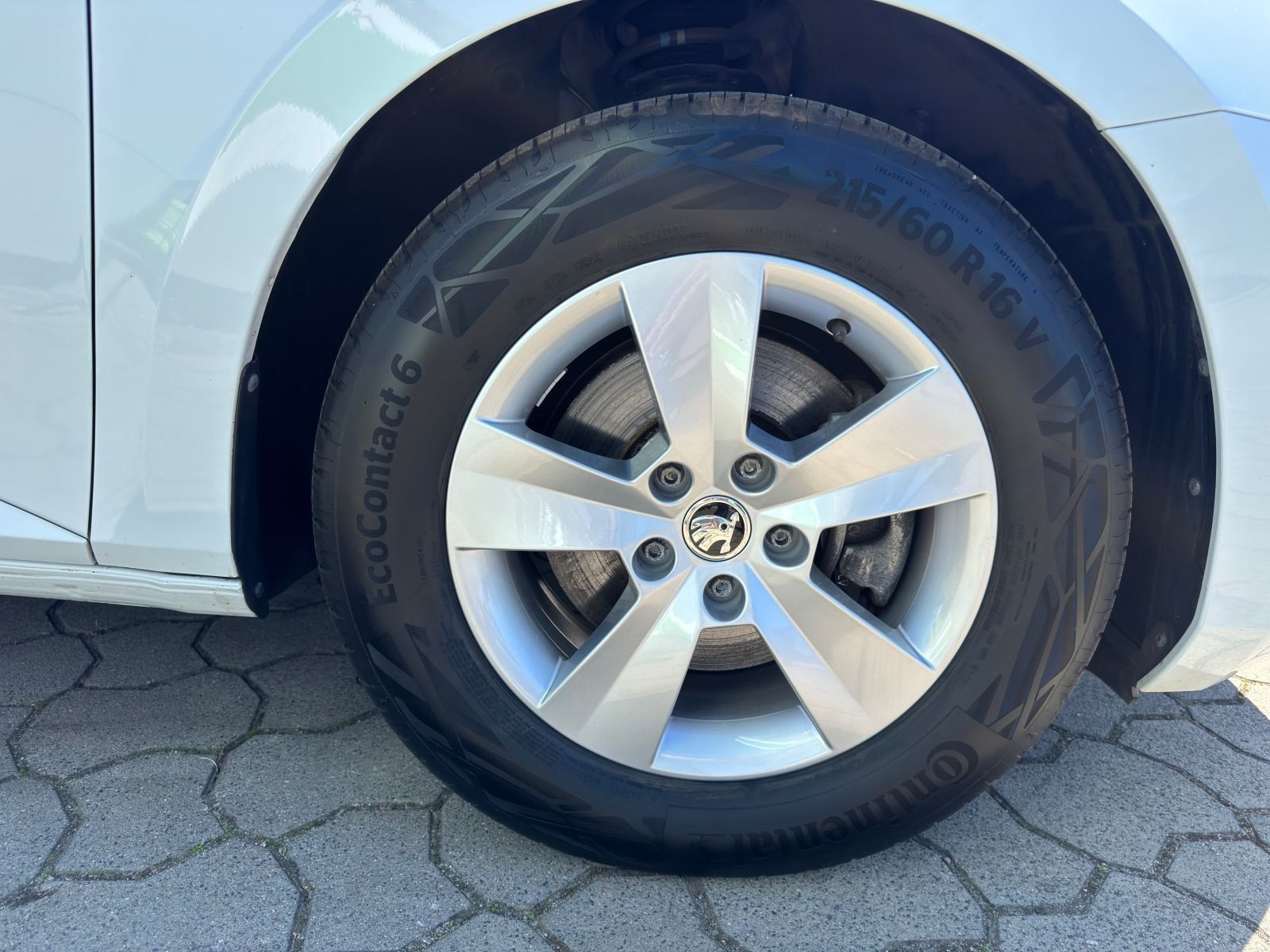 Fahrzeugabbildung SKODA Superb Combi 2.0 TDI 6-Gang*LED*PDC*SmartLink