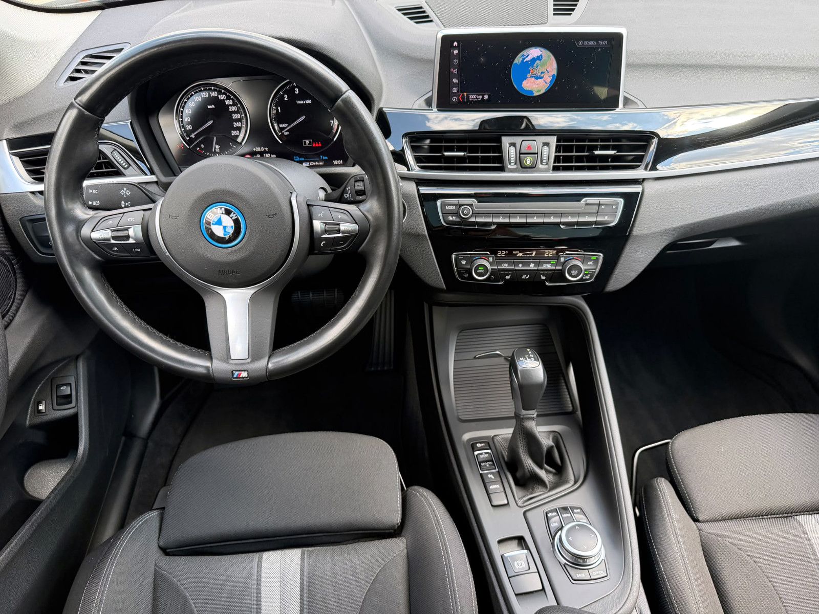 Fahrzeugabbildung BMW X1 xDrive25e Advantage ACC KAM PANO LED SHZ NAV