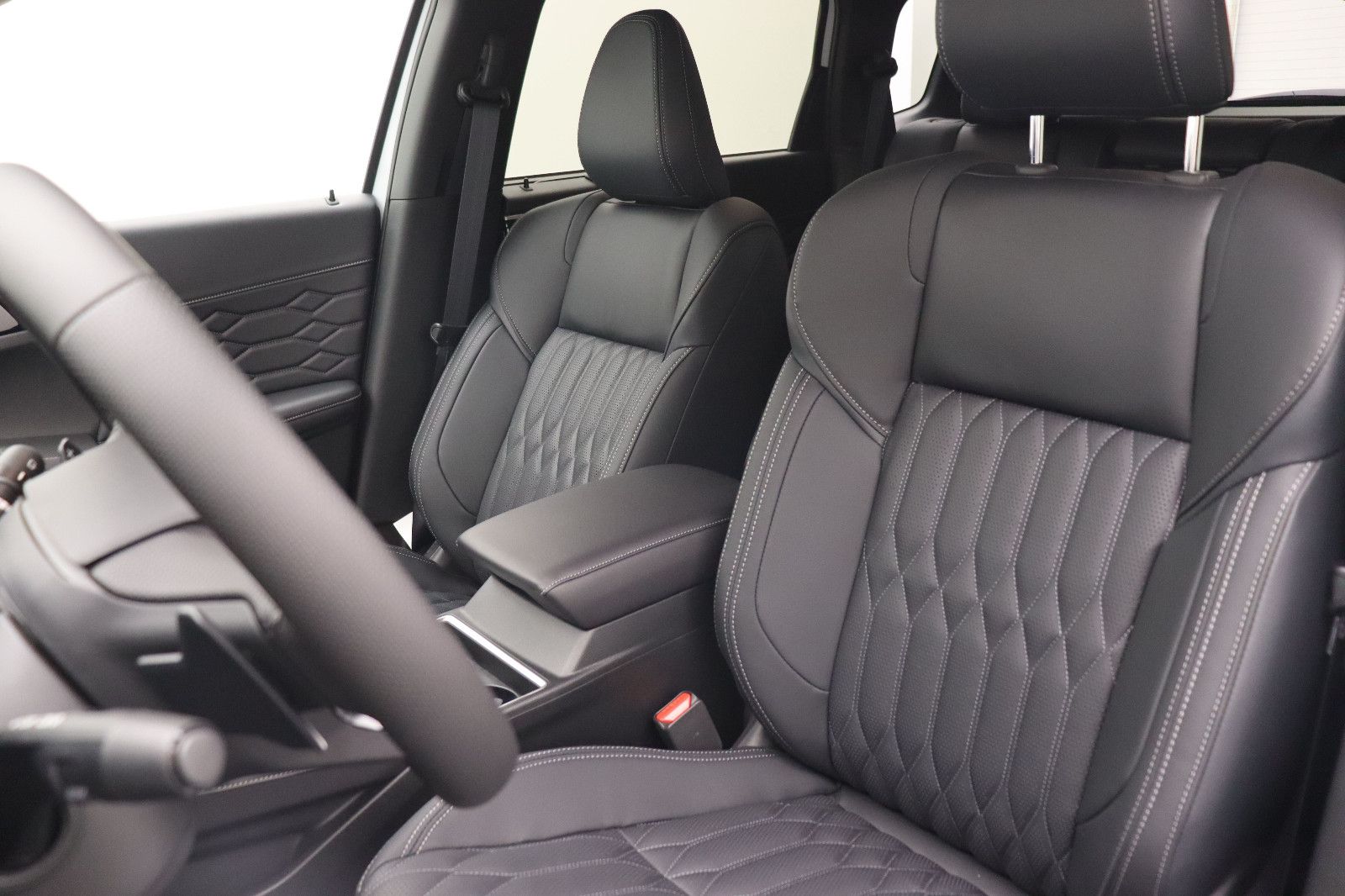 Fahrzeugabbildung Mitsubishi Outlander 2.4 PHEV Top 4WD