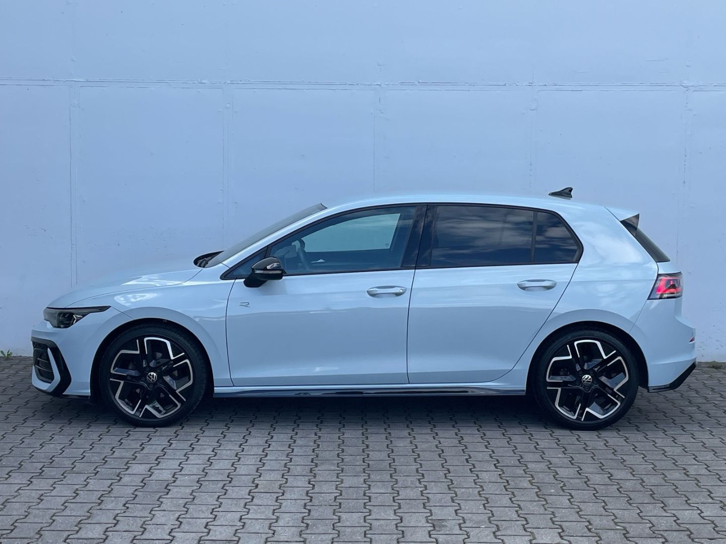 Volkswagen Golf VIII 1.5 eTSI DSG R-Line Black Style Matrix foto 4