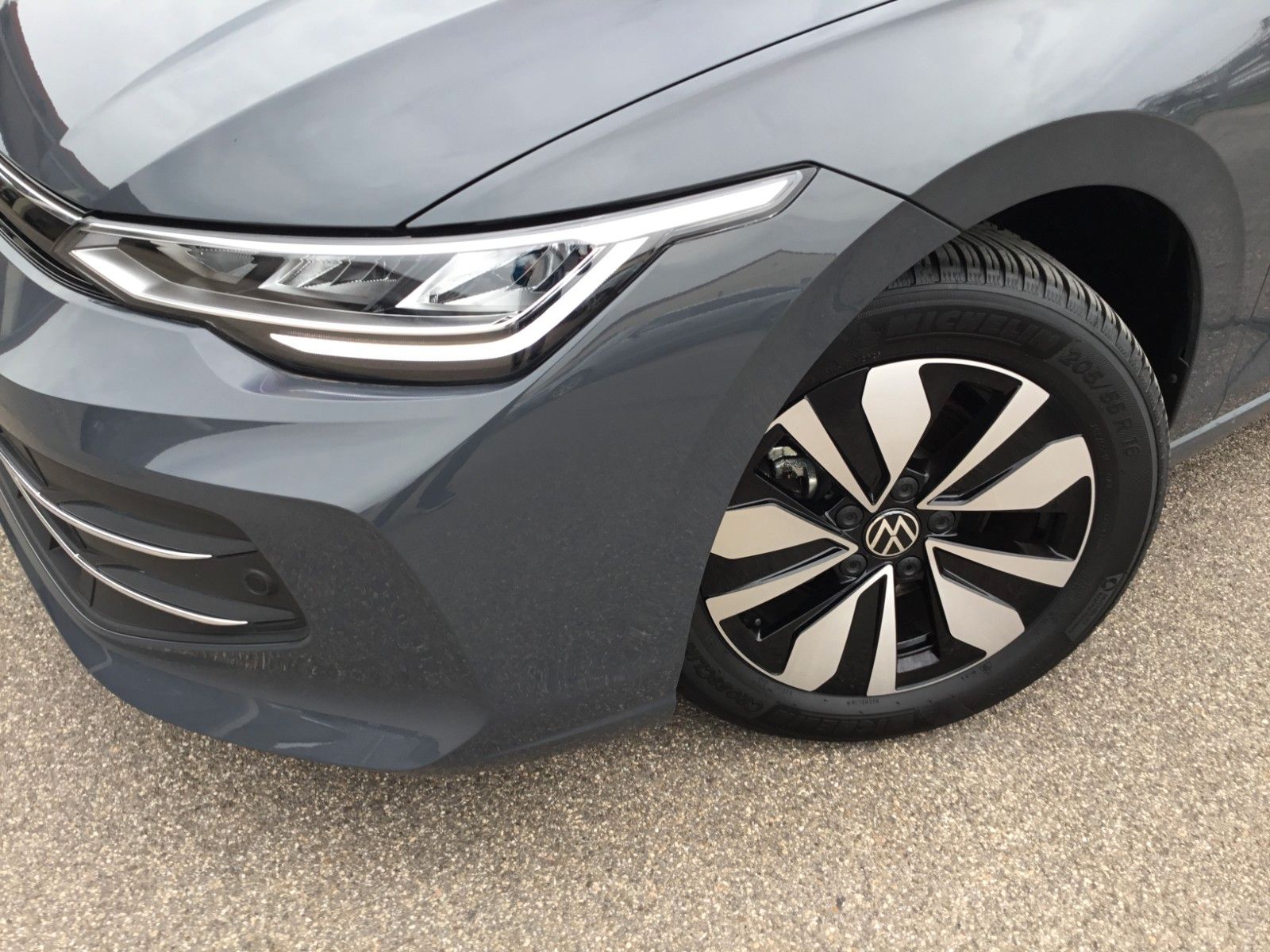 Fahrzeugabbildung Volkswagen Golf 1.5 eTSI DSG Goal+AHK+LED+Kamera+AppConnect