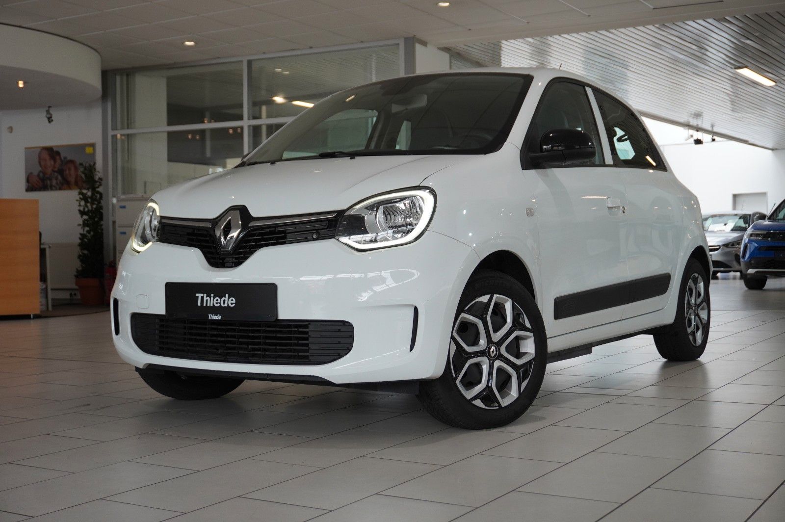 Fahrzeugabbildung Renault Twingo Equilibre Electric 22KWH NAVI/LED/DAB+