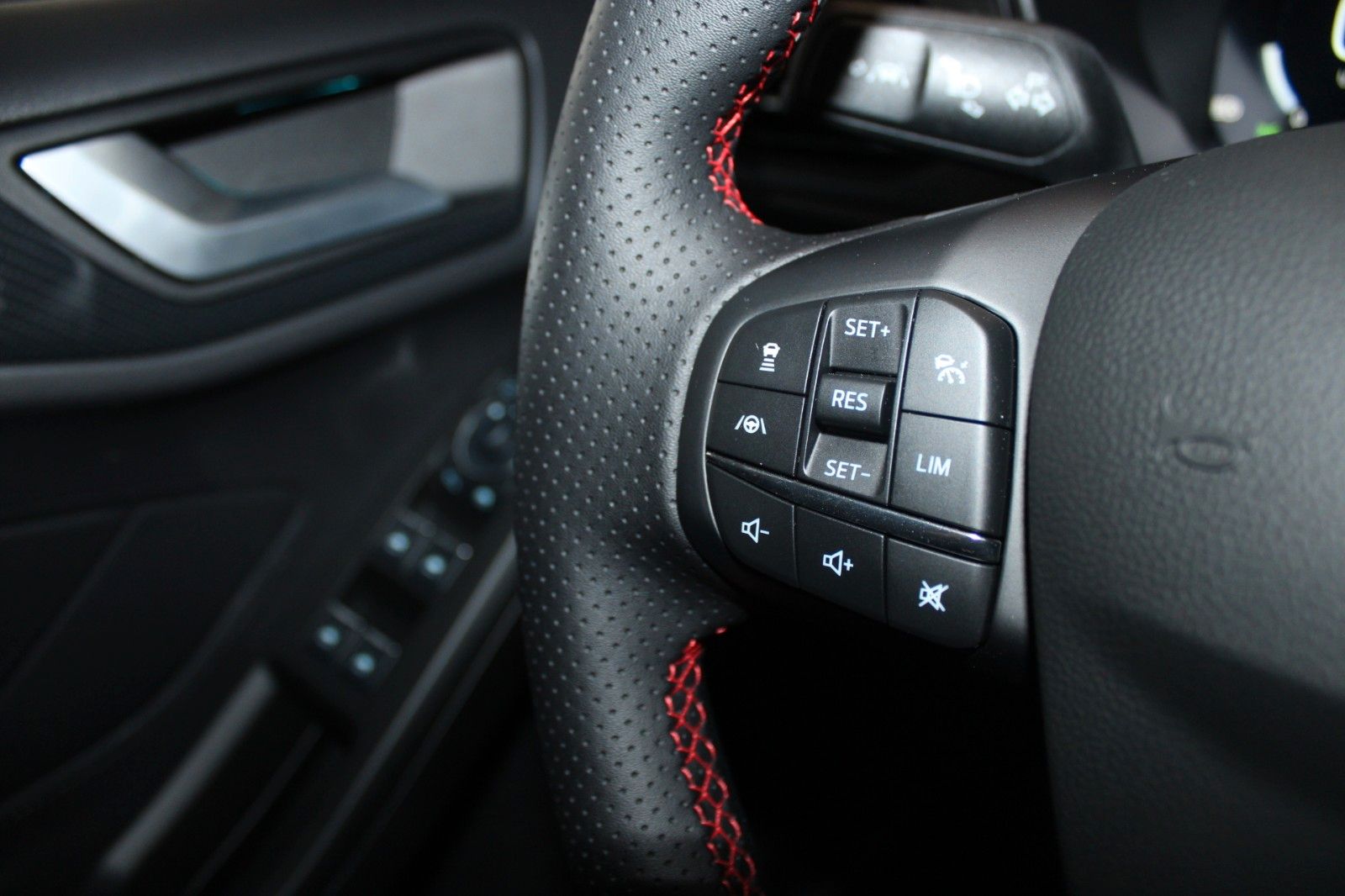 Fahrzeugabbildung Ford Focus ST-Line X Aut. Matrix-LED ACC B&O WinterP.