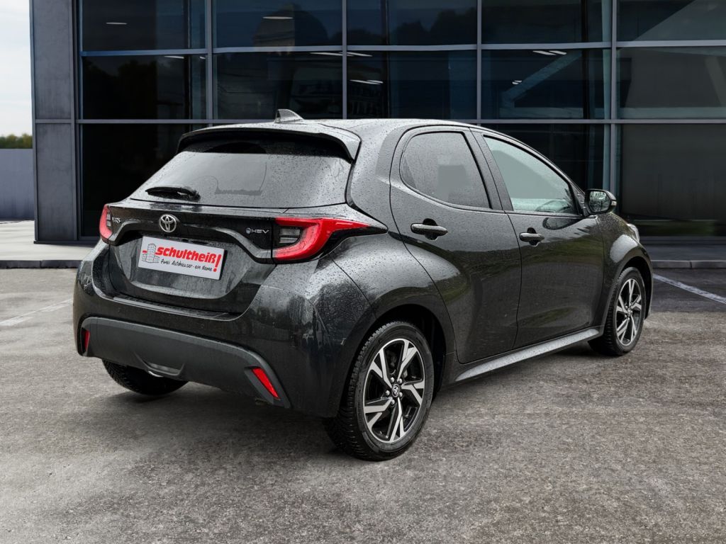 Fahrzeugabbildung Toyota Yaris Hybrid 116 1.5 VVT-i Team Deutschland