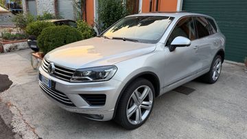 Volkswagen Touareg - 1