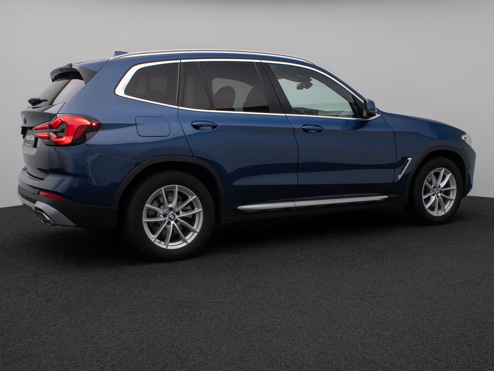 Fahrzeugabbildung BMW X3 xD20i Panorama Kamera HUD AHK Komfort Sport
