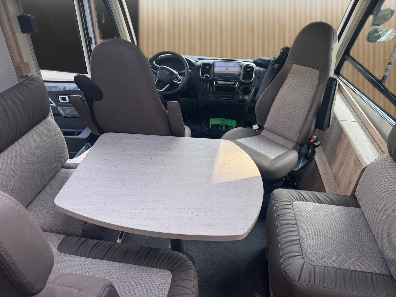 Fahrzeugabbildung Eura Mobil Integra Line IL 720 EB Mondial Pakete, Backofen