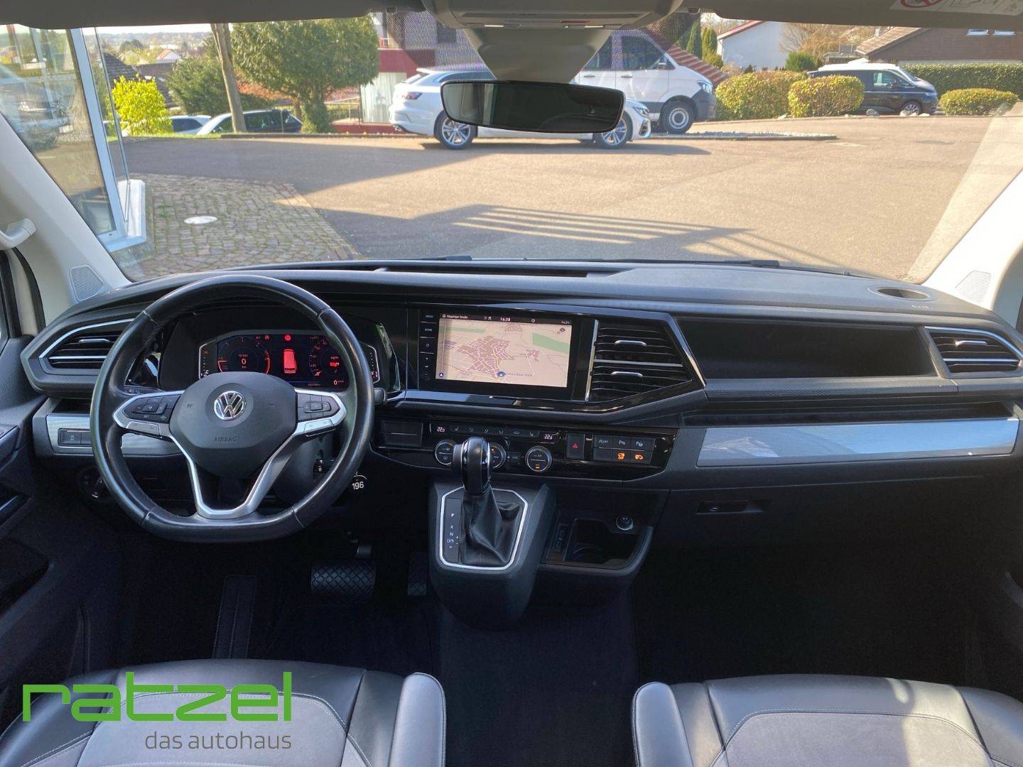 Fahrzeugabbildung Volkswagen T6.1 Multivan 2.0 TDI DSG Generation Six AHK-abn