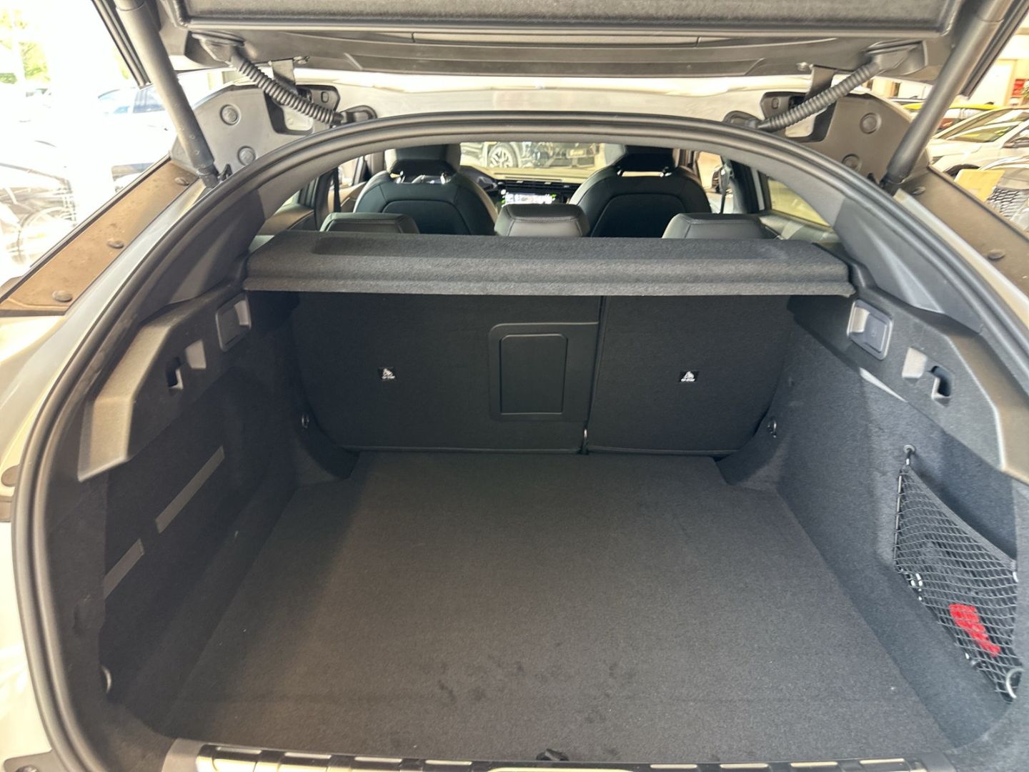 Fahrzeugabbildung Peugeot 408 GT Hybrid 145 e-DSC6 El. Panodach Navi SHZ