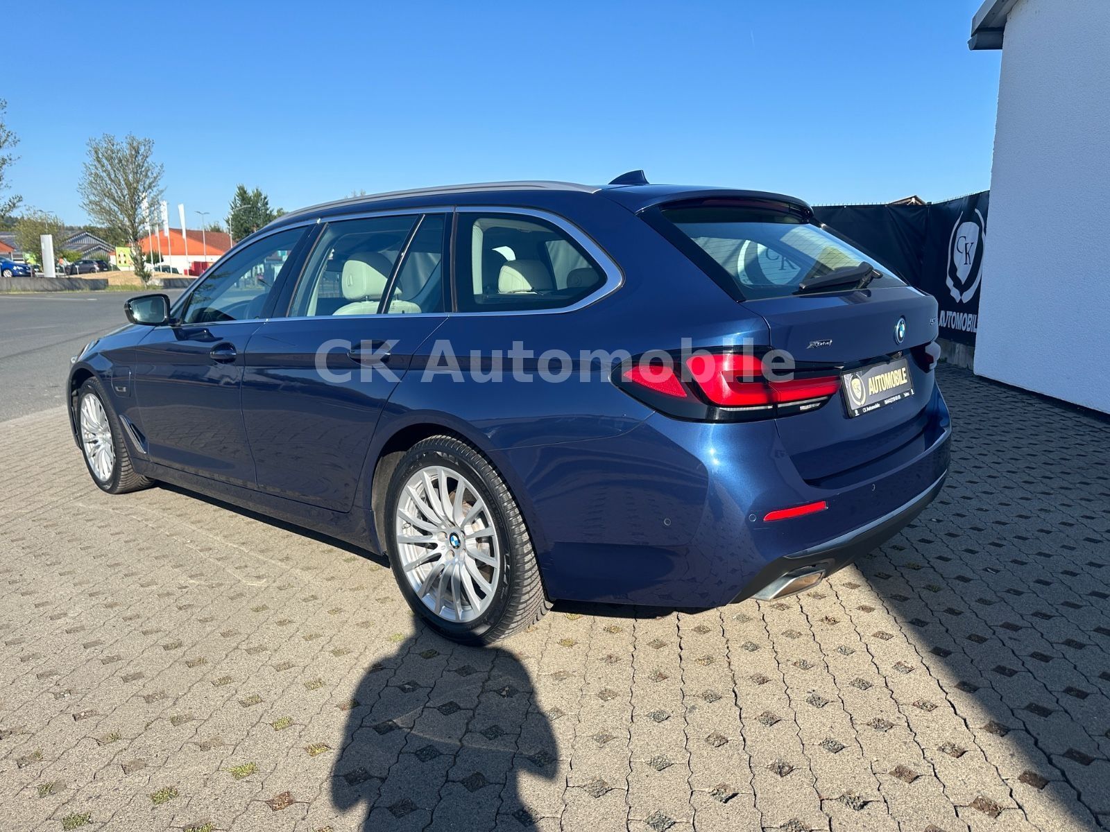Fahrzeugabbildung BMW 530e xDrive Touring Luxury Line/Pano/LED/Kam/AHK