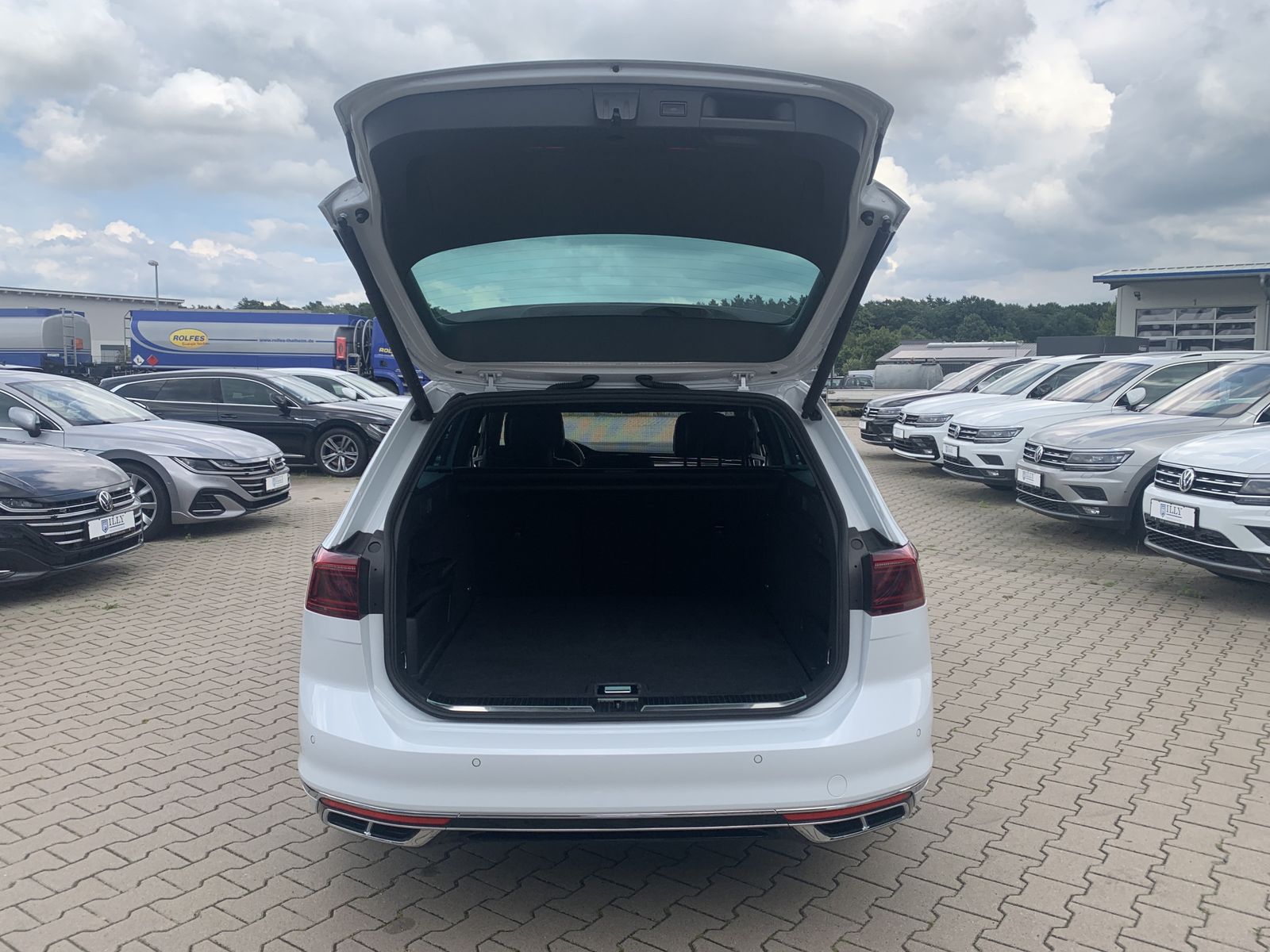 Fahrzeugabbildung Volkswagen Passat Variant 2.0 TDI*R-Line*4Motion*Leder*AHK*