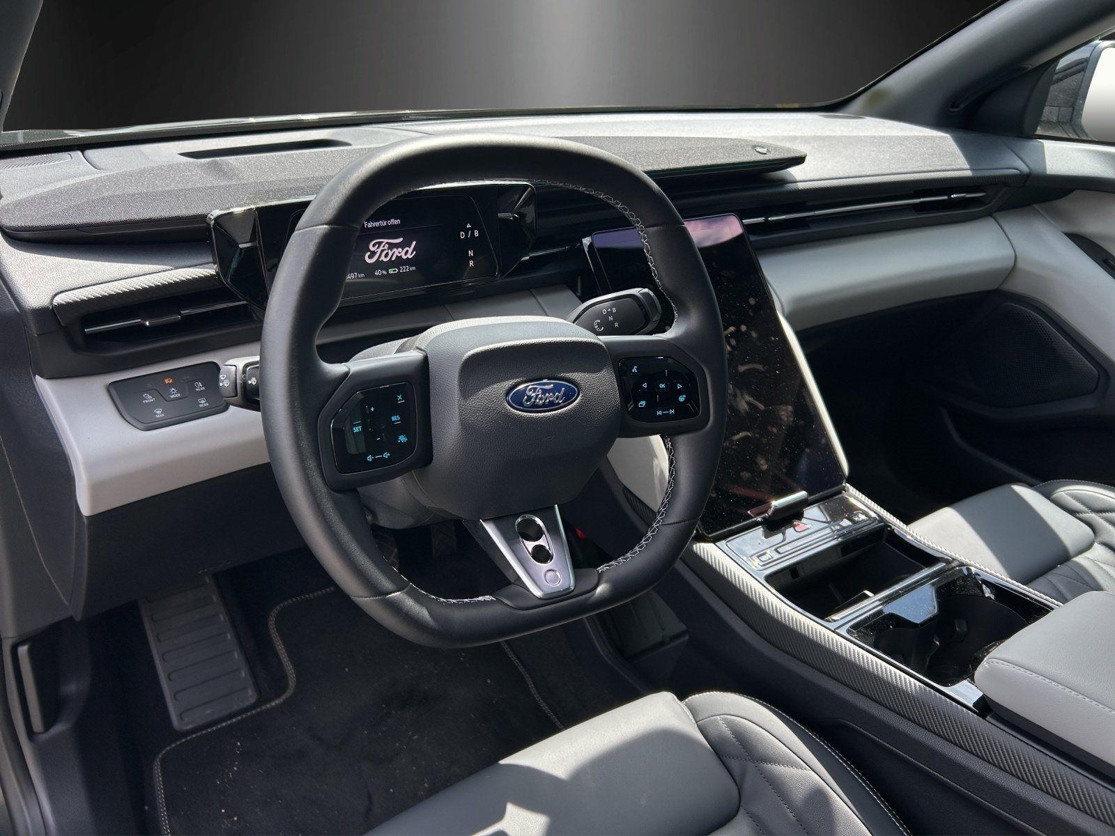 Fahrzeugabbildung Ford Capri Premium 79KW 340PS Glasdach AHK PDC