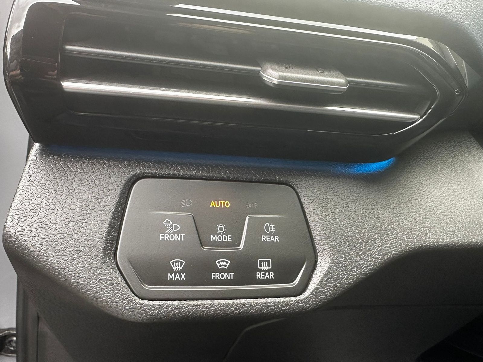 Fahrzeugabbildung Volkswagen ID.4 GTX 82kWh 4M VIRTU+NAVI+MATRIX+SHZ+PDC+21"