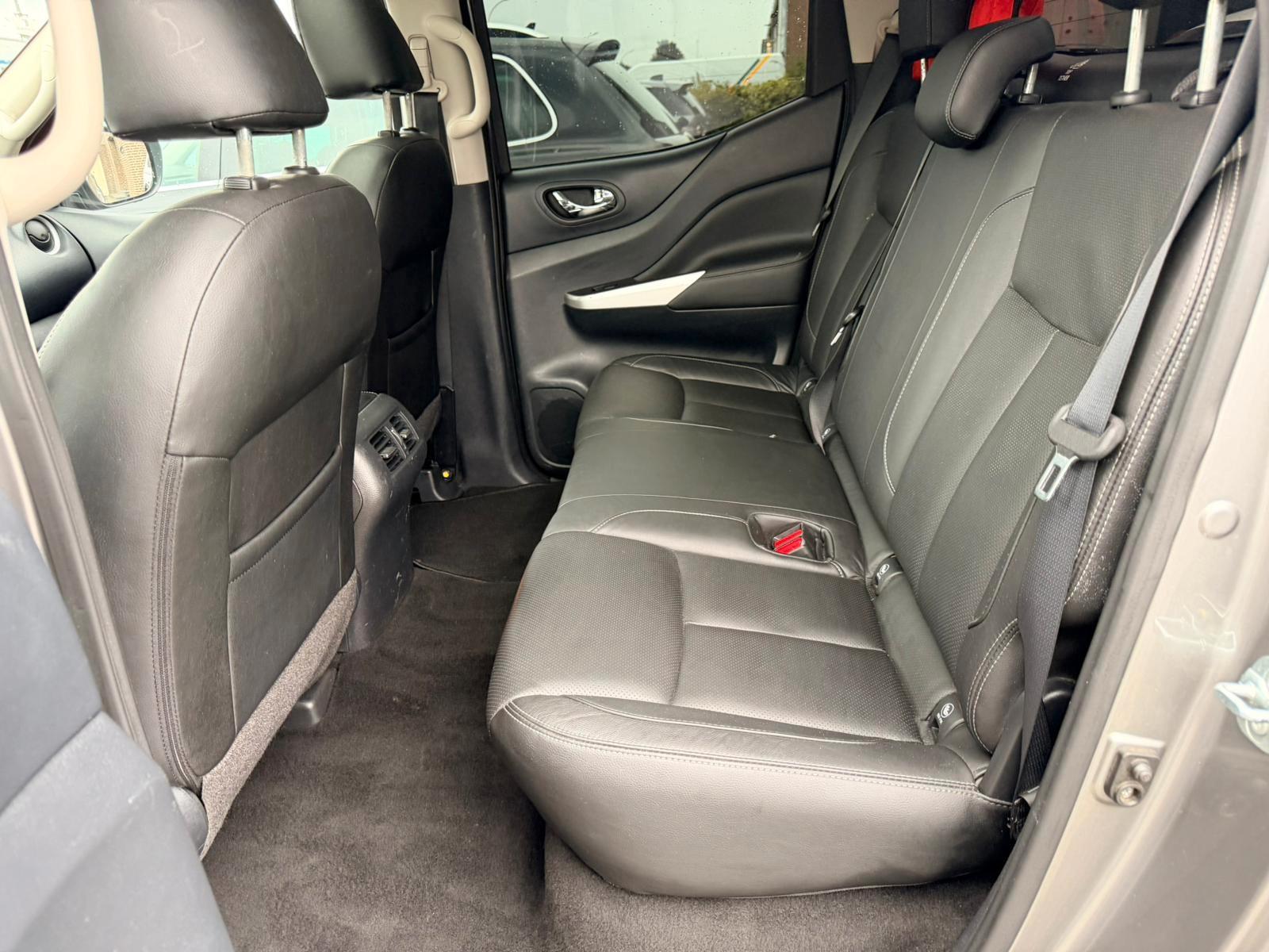 Nissan NP300 Tekna Double Cab4x4/RostFrei/360Kam
