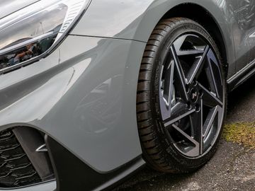 Hyundai i30 1.5 Spurhalteassi. Tempomat Totwinkelassi.