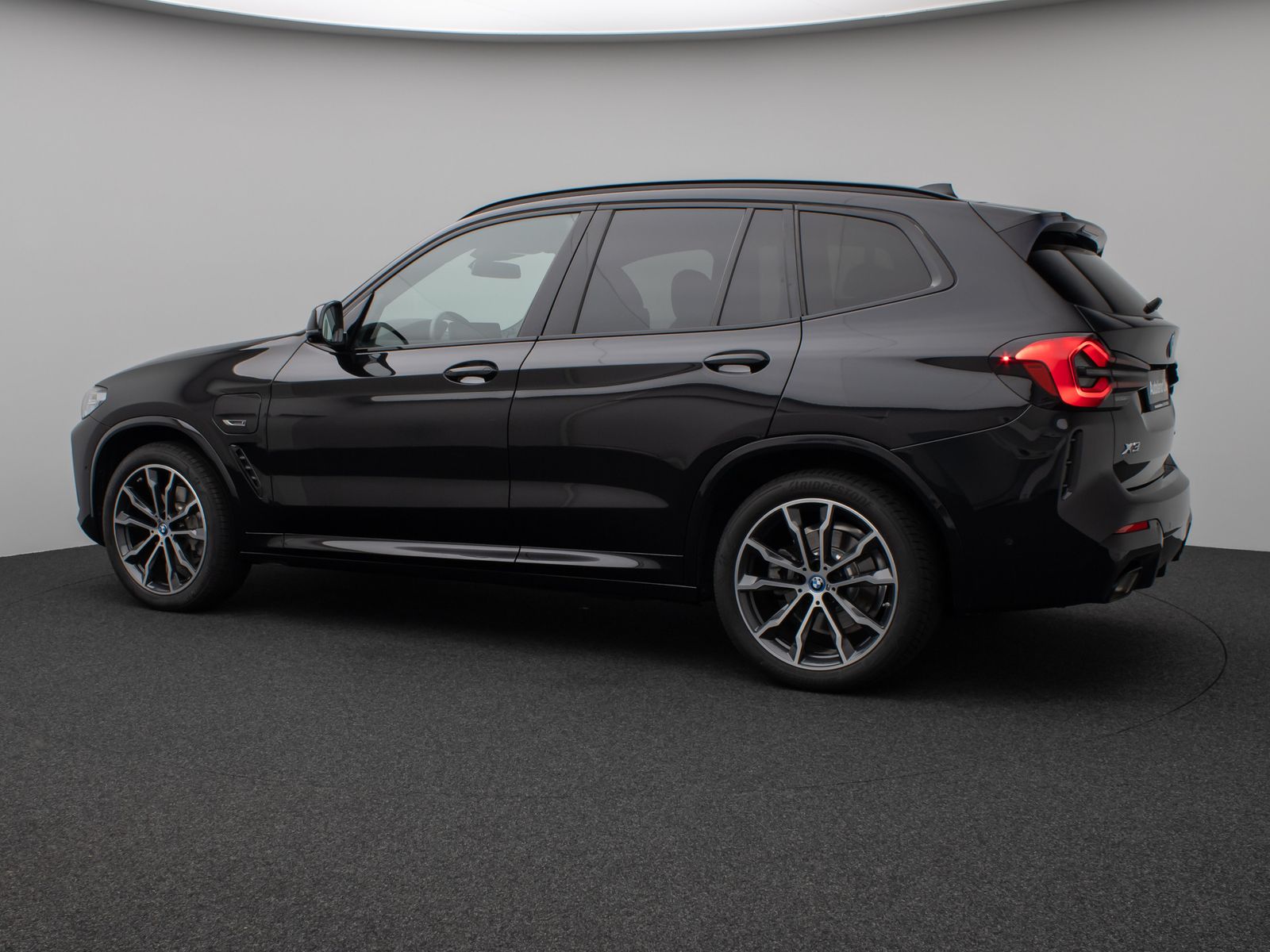 Fahrzeugabbildung BMW X3 xD30e M Sport 360°DAB HiFi Komfort AHK 20Zoll