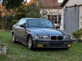 BMW E36 318iS Coupe - BMW 318 aus 1993: 318i E36