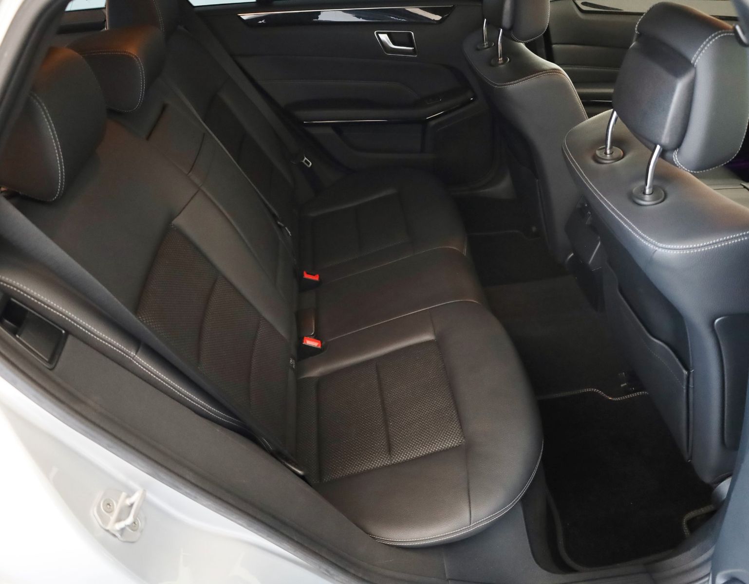 Fahrzeugabbildung Mercedes-Benz E 200d T BT Avantgarde T.Leder,Navi,LED,SH,PDC