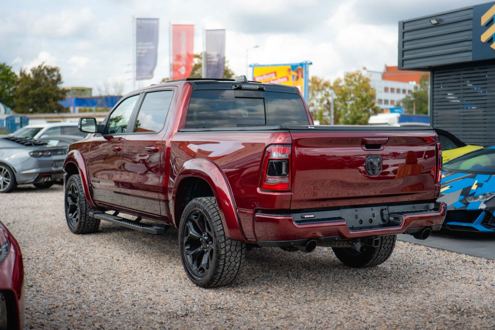 Fahrzeugabbildung Dodge RAM 5.7 V8 HEMI 4x4 LIMITED NightEdition Offroad