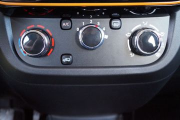 Dacia Spring Comfort Plus Elektro NAVI-KLIMA-KAMERA-PD