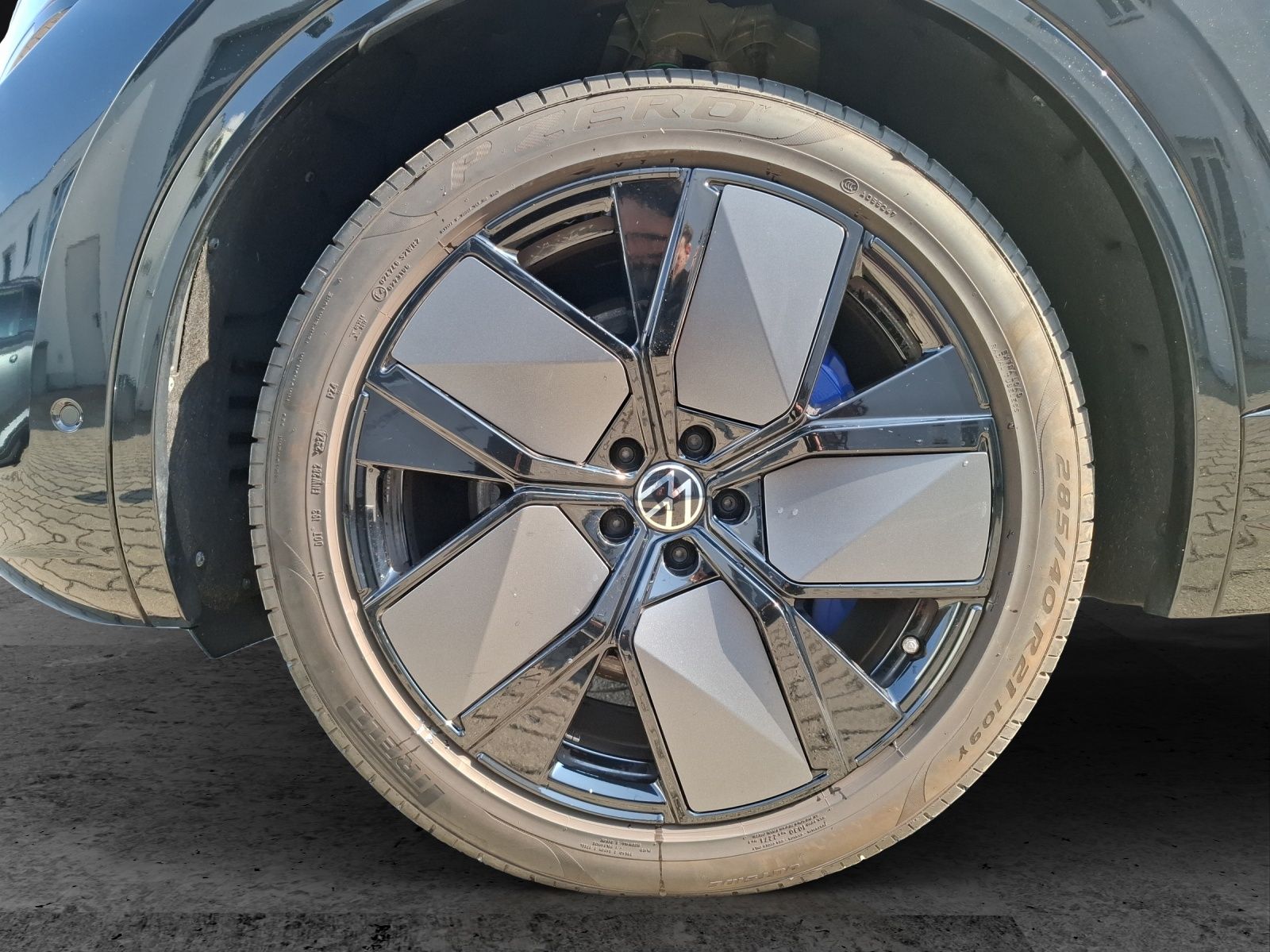 Fahrzeugabbildung Volkswagen Touareg TSI eHybrid R-Line 4M Matrix AHK Pano HU