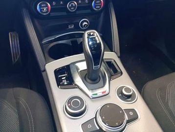 Alfa-Romeo Stelvio - 10