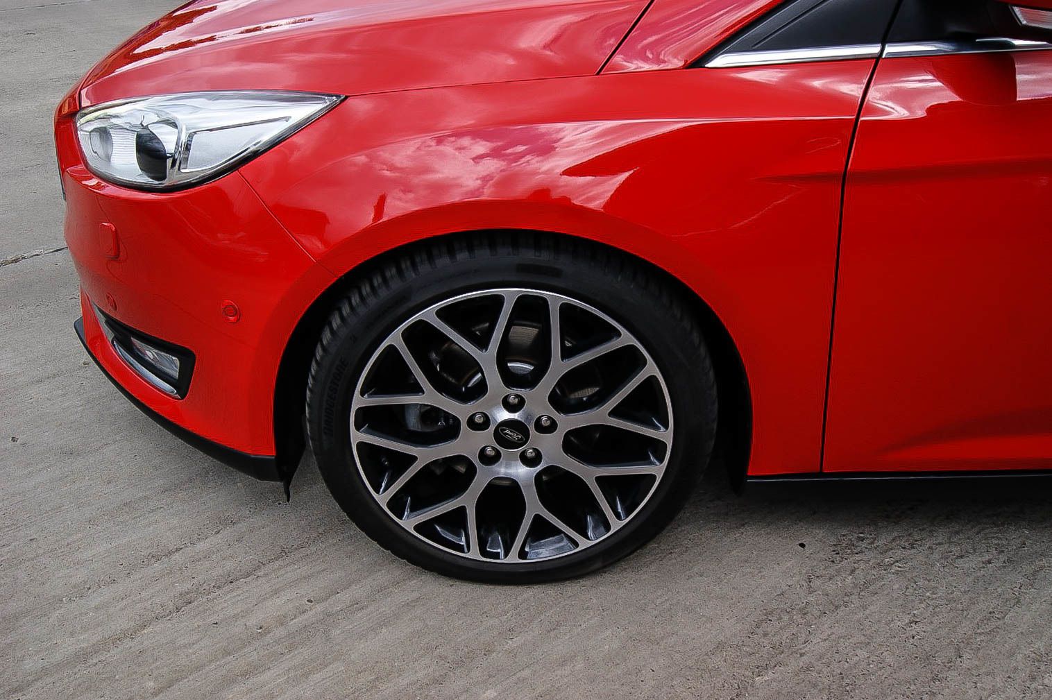 Fahrzeugabbildung Ford Focus Turnier 1.5 Titanium Aut RACEROT ACC STHZG