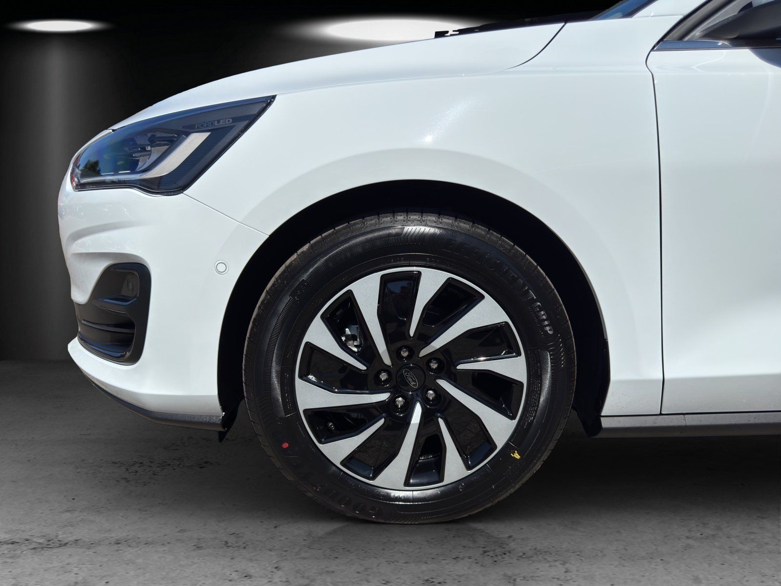 Fahrzeugabbildung Ford Focus Turnier Titanium Edition AUTOMATIK/SHZ/LED