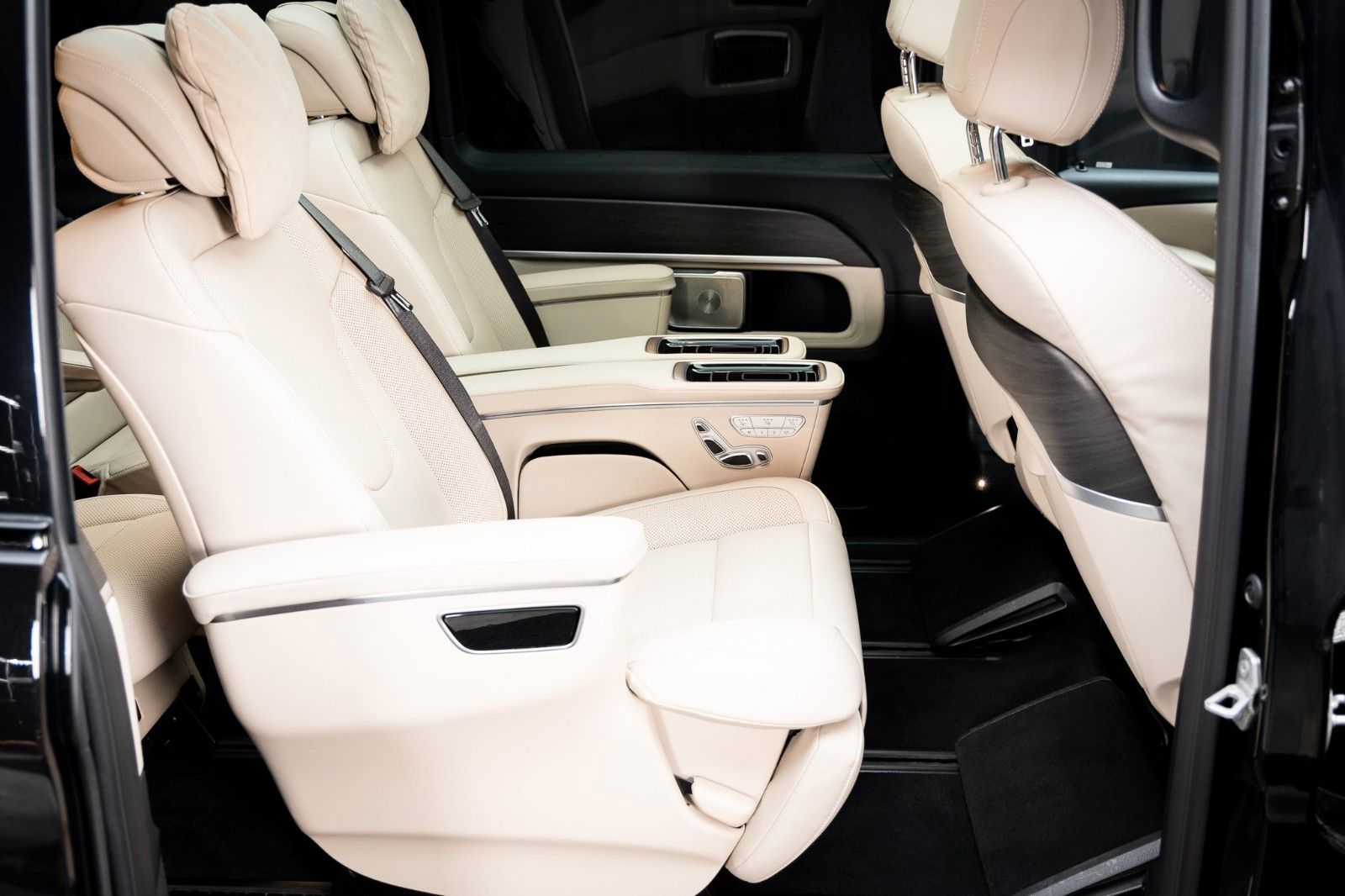 Fahrzeugabbildung Mercedes-Benz V 300 d 4MATIC EXCLUSIVE lang + AIRMATIC + Bur