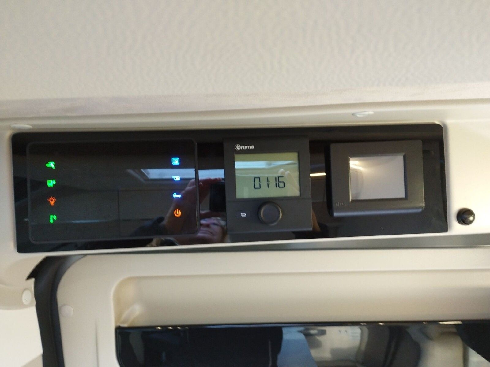 Fahrzeugabbildung Eura Mobil Van V 635 EB Automatik, 180 PS, Fahrassistenz