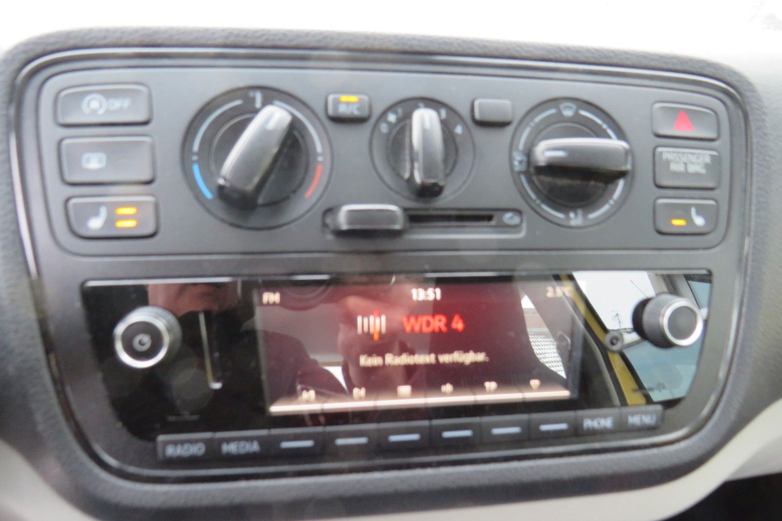 Fahrzeugabbildung SEAT Mii Style KLIMA SITZH GRA PDC TELVOR 8-FACH 1.H