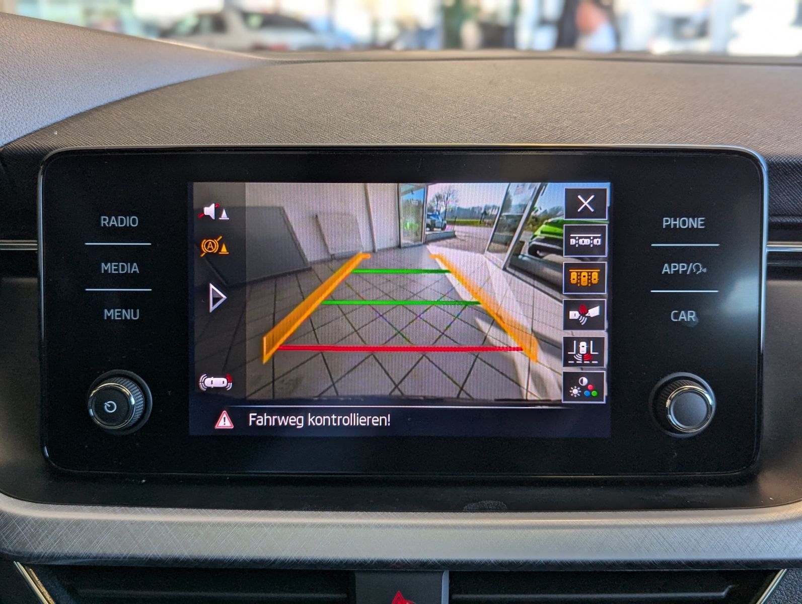Fahrzeugabbildung SKODA Kamiq 1.0 TSI DSG Tour Cam Pano ACC SMART-LINK