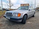 Mercedes-Benz Mercedes W124 E200 1993 153Tkm - Mercedes-Benz E 200 aus 1993