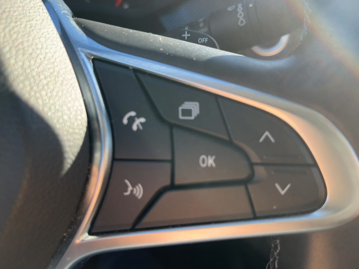 Fahrzeugabbildung Renault Arkana EQUILIBRE TCe 140 EDC ABS Fahrerairbag ES - mit KI generiert/bearbeitet
