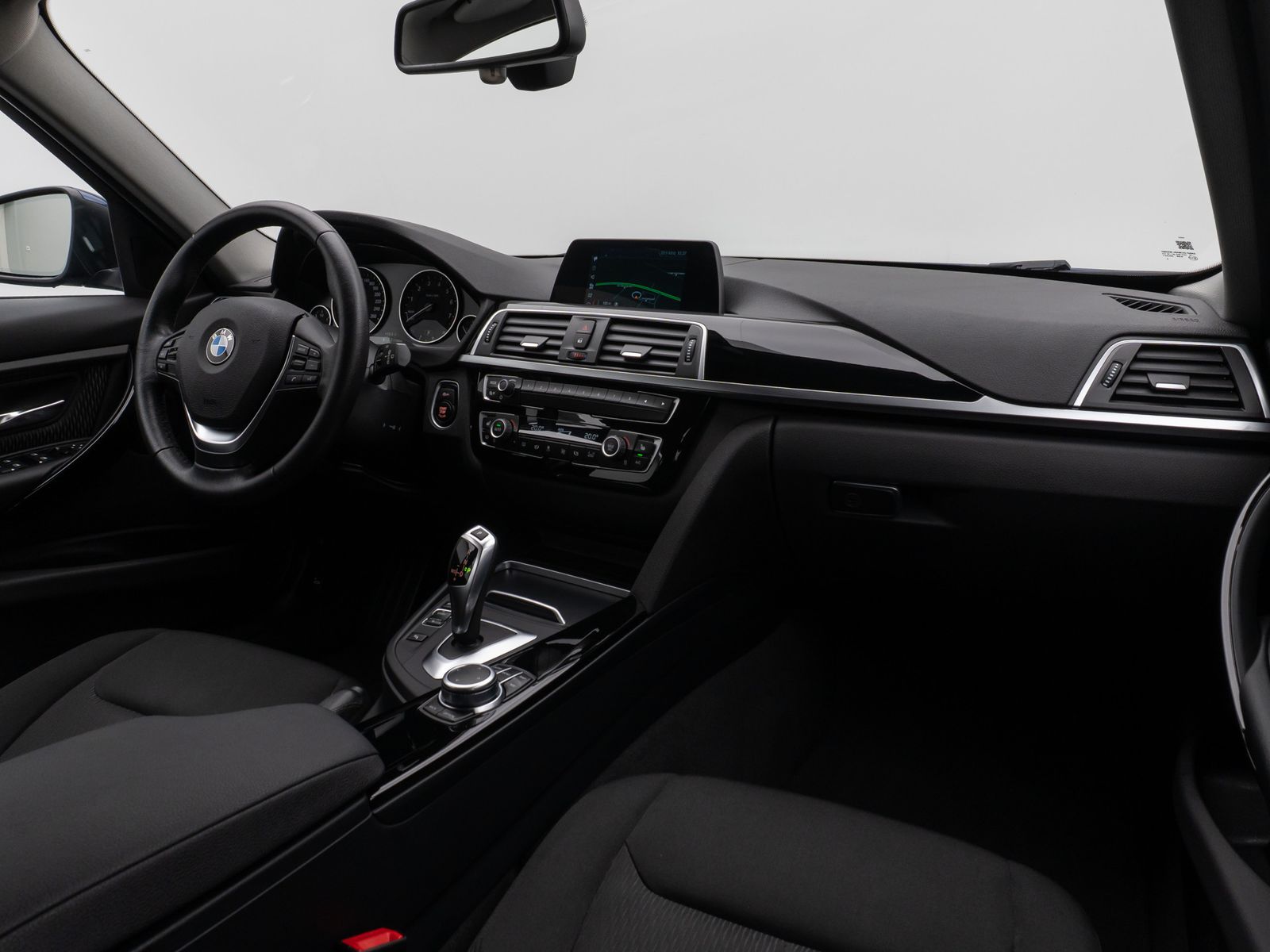 Fahrzeugabbildung BMW 320i Advantage HiFi Navi Lordos PDC LED Alarm