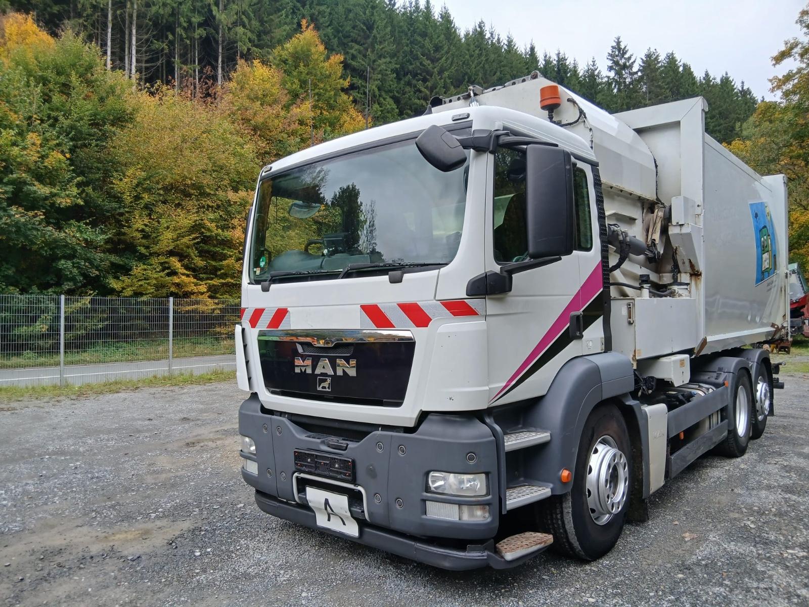 MAN 26.320 TGS ** Seitenlader / Rechtslenker **