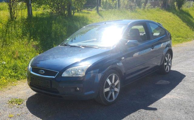 Ford Focus 1,6 / 3 Türer / 18 Zoll