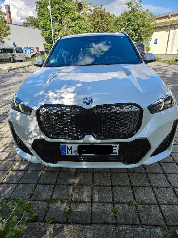 BMW iX1