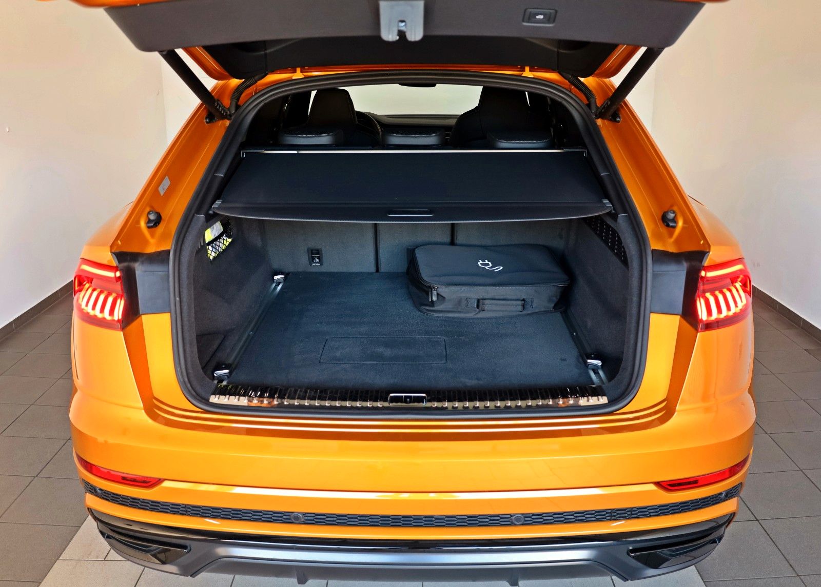Fahrzeugabbildung Audi Q8 60 TFSI e quattro,S Line,Matrix, CarPlay, 21"