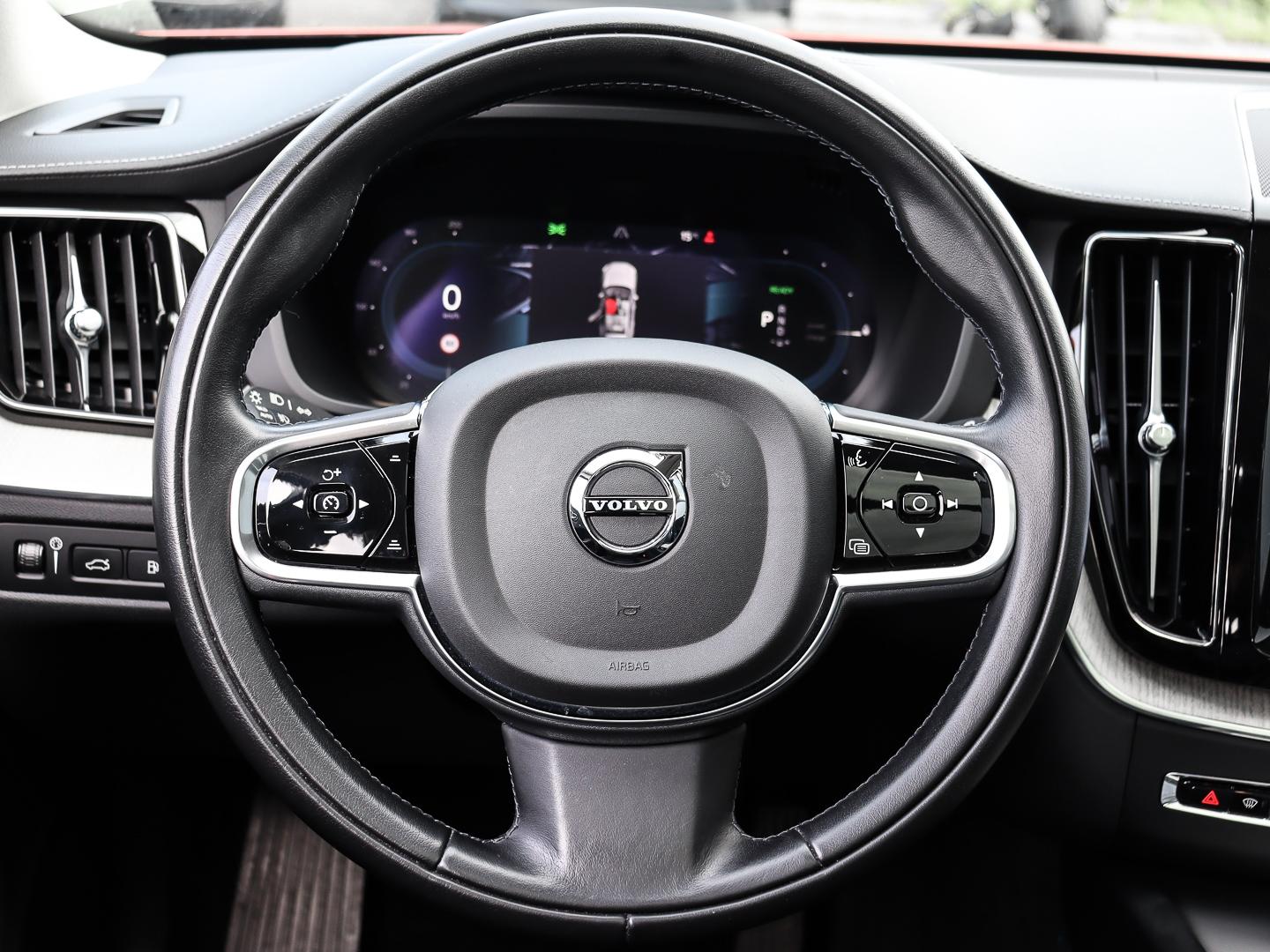 Volvo XC60 Inscription Recharge Plug-In Hybrid AWD HUD