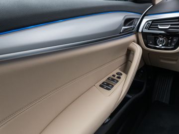Fahrzeugabbildung BMW 530e xD Kamera Laser HUD DAB HiFi AHK ACC Komfor