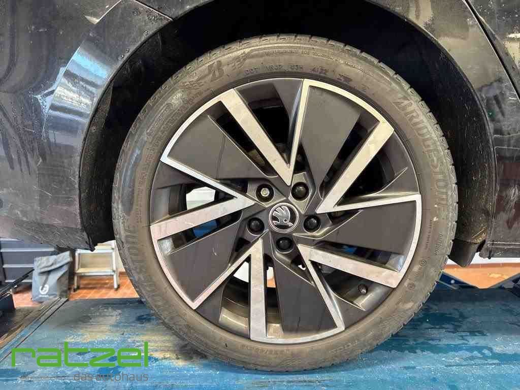 Fahrzeugabbildung SKODA Octavia Combi Sport 2.0 TDI DSG Navi Leder Digit