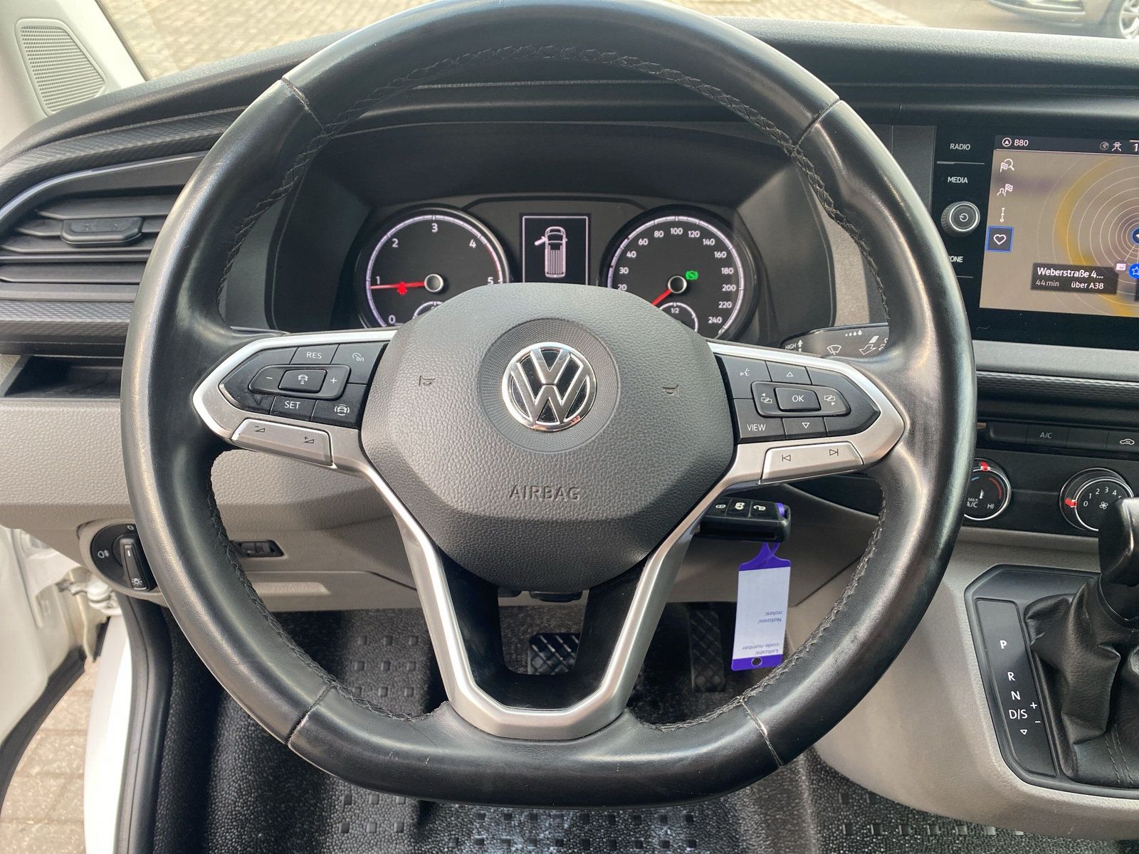 Fahrzeugabbildung Volkswagen T6 Transporter 2.0 TDI T6.1 lang Klima Navi ACC