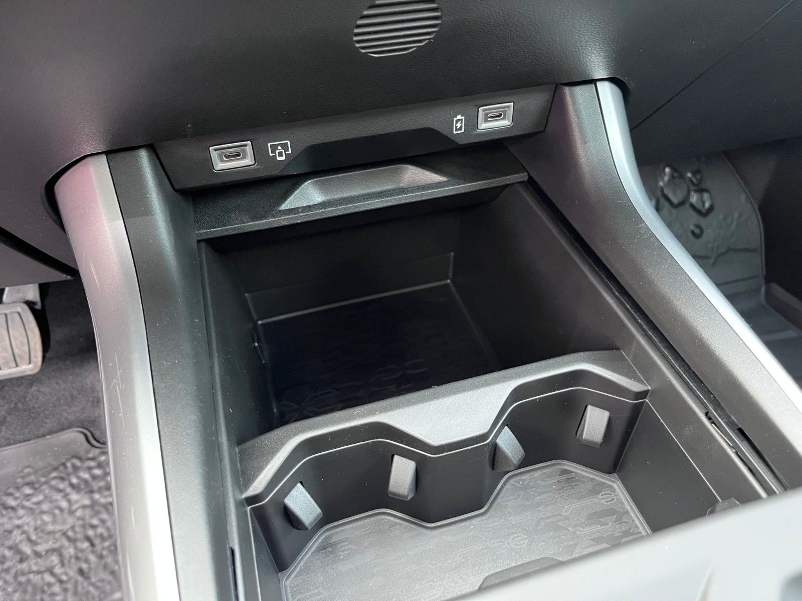 Fahrzeugabbildung Jeep Compass E-Hybrid 1.2 eDCT 100 kW First Edition