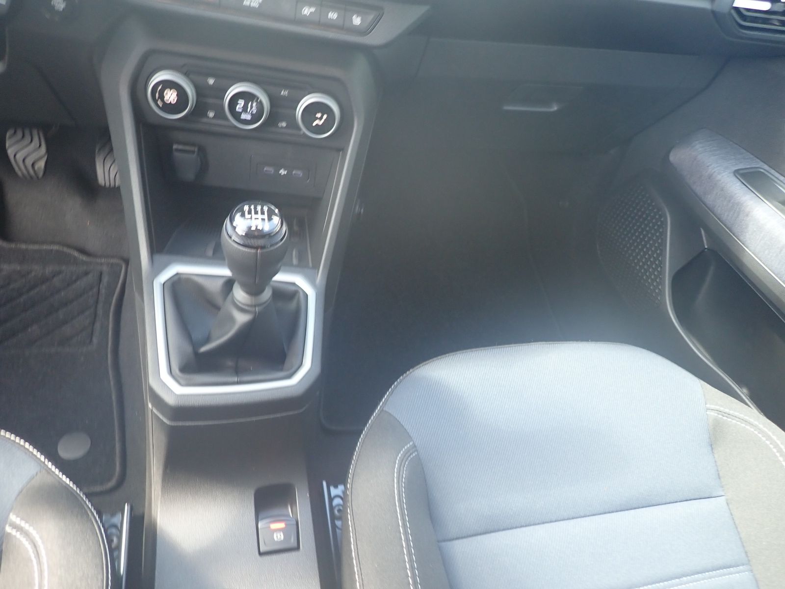 Fahrzeugabbildung Dacia Sandero Journey TCe 100