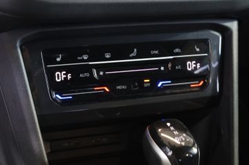 Volkswagen Tiguan R 2.0 TSI 4M HK+AID+ACC+SIDE+MATRIX+19"