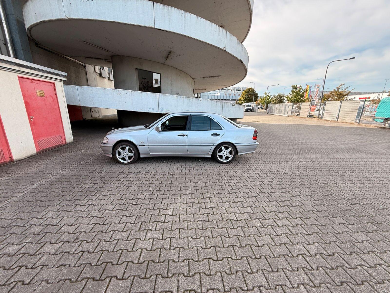 Mercedes-Benz C 220